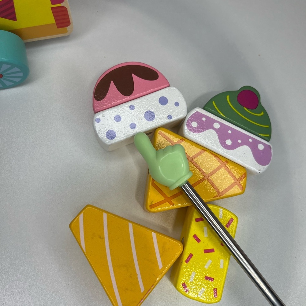 Colorful Wooden Ice Cream Truck Pull Toy with Magnetic Ice Cream blocks - Picture 10 of 12